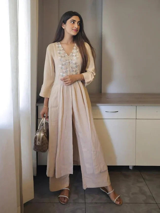 Beautiful Embroidered Slight Cut Pattern Kurti And Pant..