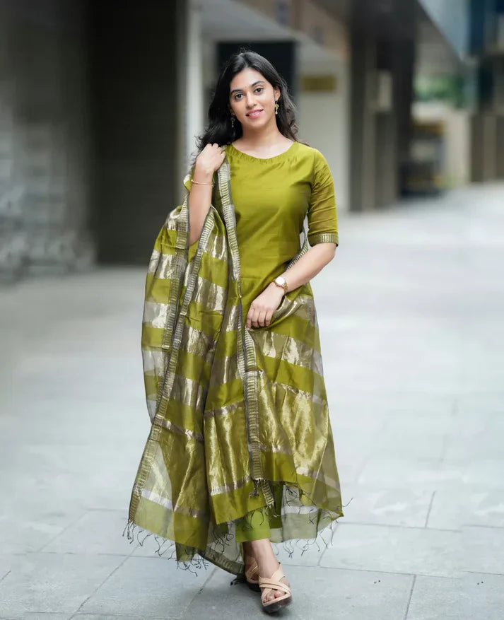 Akira kurti set